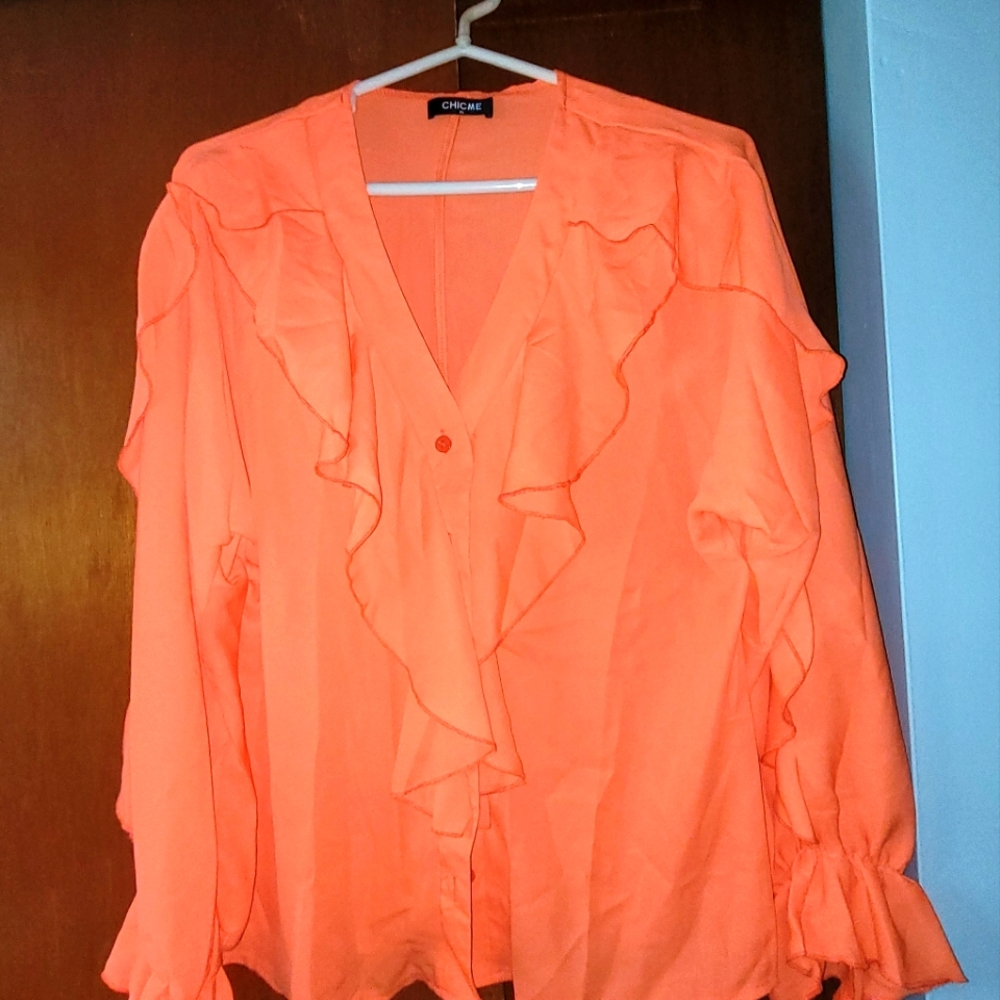 Ruffled bottom down long sleeve shirt